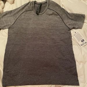 Men’s LuLuLemon shirt